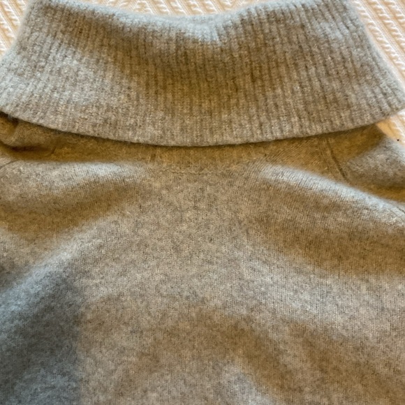 Wythe NY 100% Cashmere Gray Cowl Neck Sweater - Picture 7 of 12